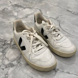 Veja V-90 Leather Sneaker Women’s 6